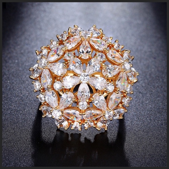 Swarovski Crystals Gold Flower Dome Ring - Picture 4 of 9